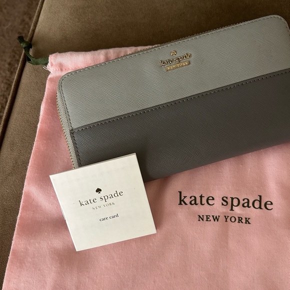 Kate Spade Wallet - Picture 1 of 8